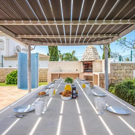 Iris Αλμπουφέιρα