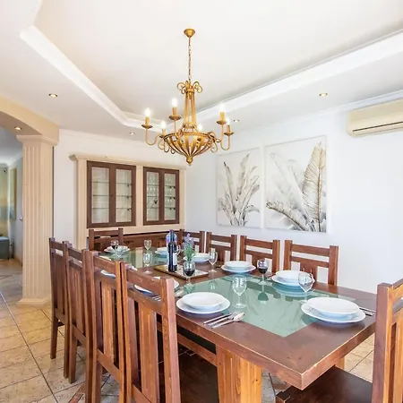 Iris Villa