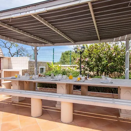 Iris Villa